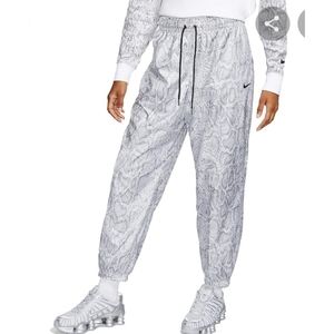 Nike Sportswear Womens XS Woven Python Print Pants